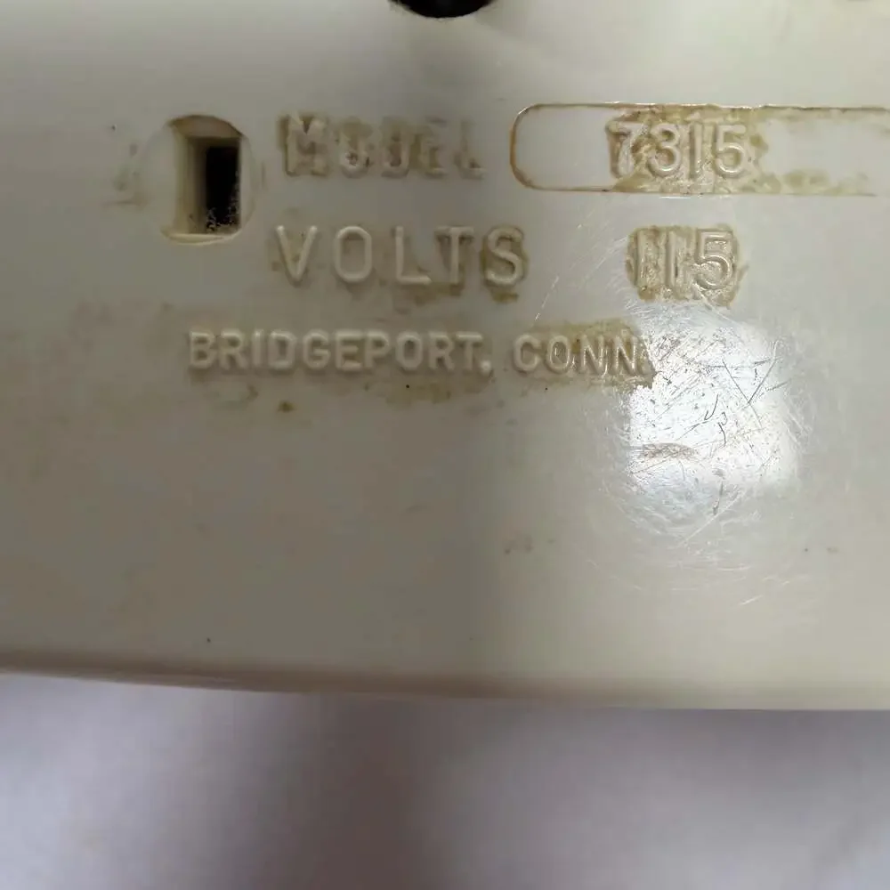 Vintage General Electric Snooz-Alarm Electric Clock Model 7315